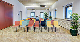 Raum Farben des modernen Seminar- und Schulungszentrum Farbenfroh am Campus Oberrain